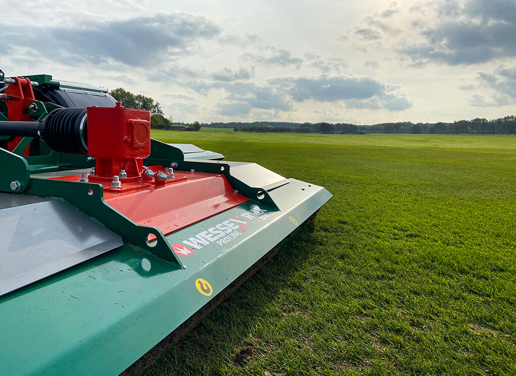 Cowdry Park looks amazing, thanks to their 3 RMX Tri-Deck Roller Mowers! 🌱✨ 'The quality of cut is excellent and the full-width rollers on the RMX give an excellent stripe and they also ensure the ground is smooth..' - Michael, Cowdray Park Polo Grounds Team 🐎