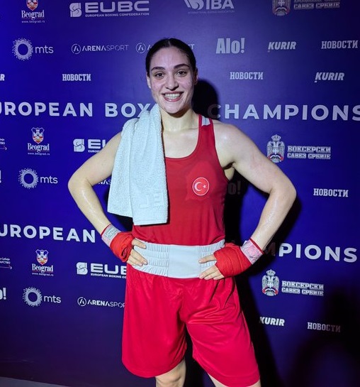 🥉Büşra Işıldar Avrupa 3'üncüsü! 🥊Sırbistan'da düzenlenen Avrupa Boks Şampiyonası'nda ülkemizi kadınlar 75kg'da temsil eden Büşra Işıldar, yarı finalde İrlanda'dan Aoife O’Rourke'a mağlup olarak bronz madalya elde etti.🇹🇷👏