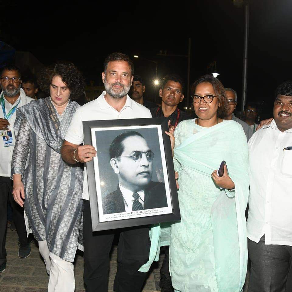 @RahulGandhi is holding picture of Father of Indian Constitution BhimRao Ramji Ambedkar ji and his @INCIndia has released manifesto which is totally against ideology of #BabaSahebAmbedkar .

#Congress #NyayPatra is hatya of dreams of emerging India.