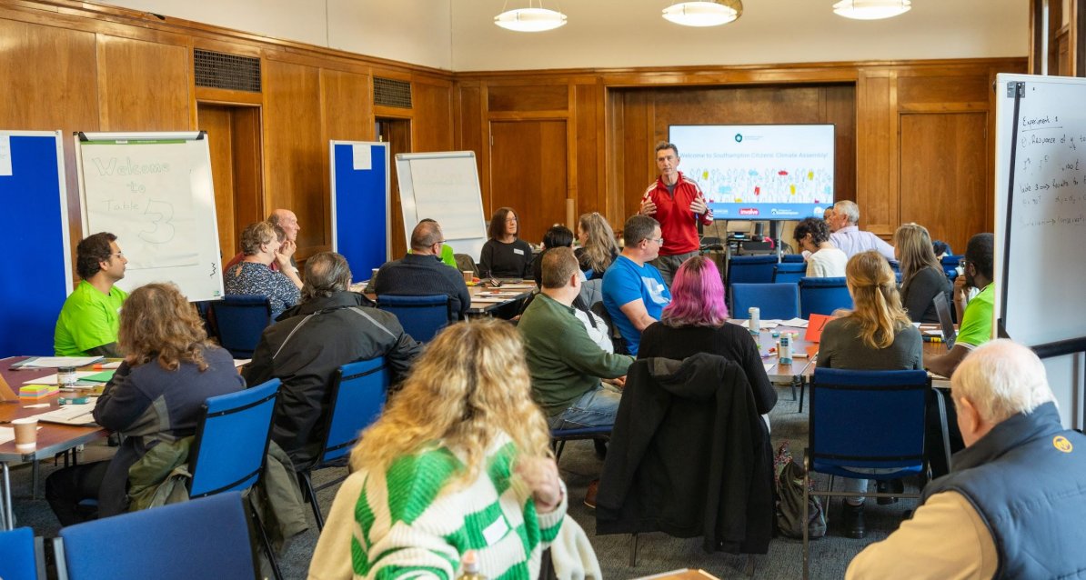 oidp_org's tweet image. New experience 📢

@SouthamptonCC launched a Citizens' Climate Assembly to raise awareness about #climateissues and to collect recommendations about the future of the transport system. 🙌🍃

More information 👉 oidp.net/en/practice.ph…