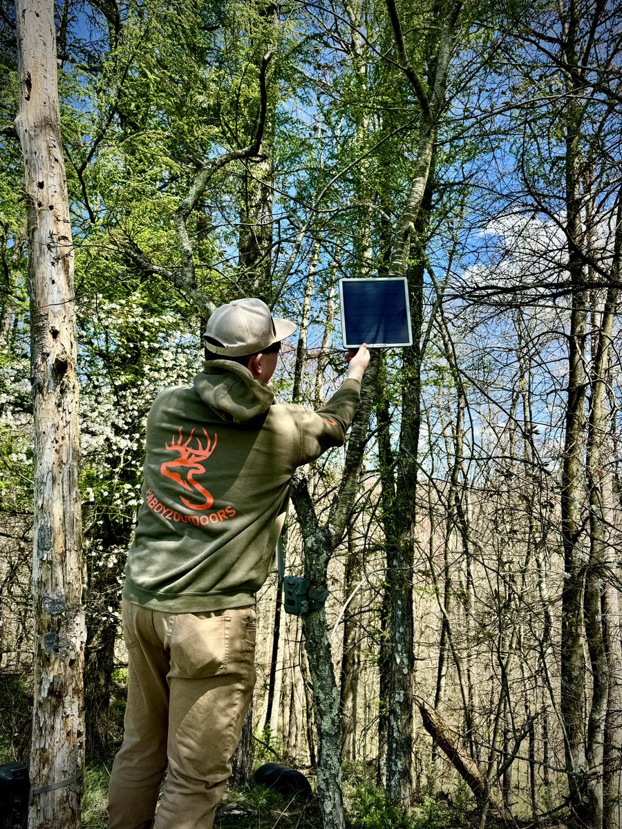 Super stoked to install our first @spypointcamera solar panel up over the weekend! Talk about a quick and easy process!

@spypointcamera 

#spypoint #whyisspypoint #teamspypoint #spypointtrailcameras #foodplot #pahunting #whatgetsyououtdoors #paboyzoutdoors