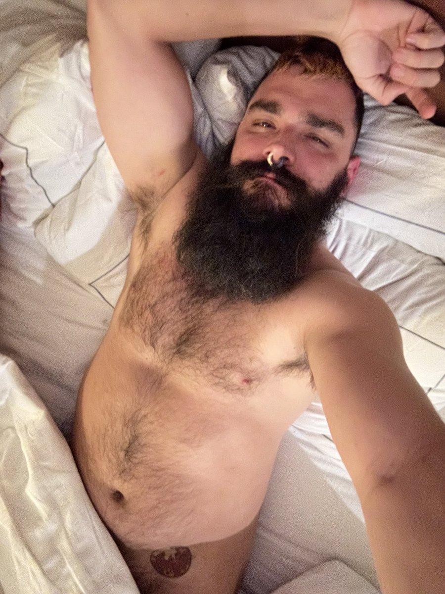 🚿Before and after!💦
Good sweaty bed work out!