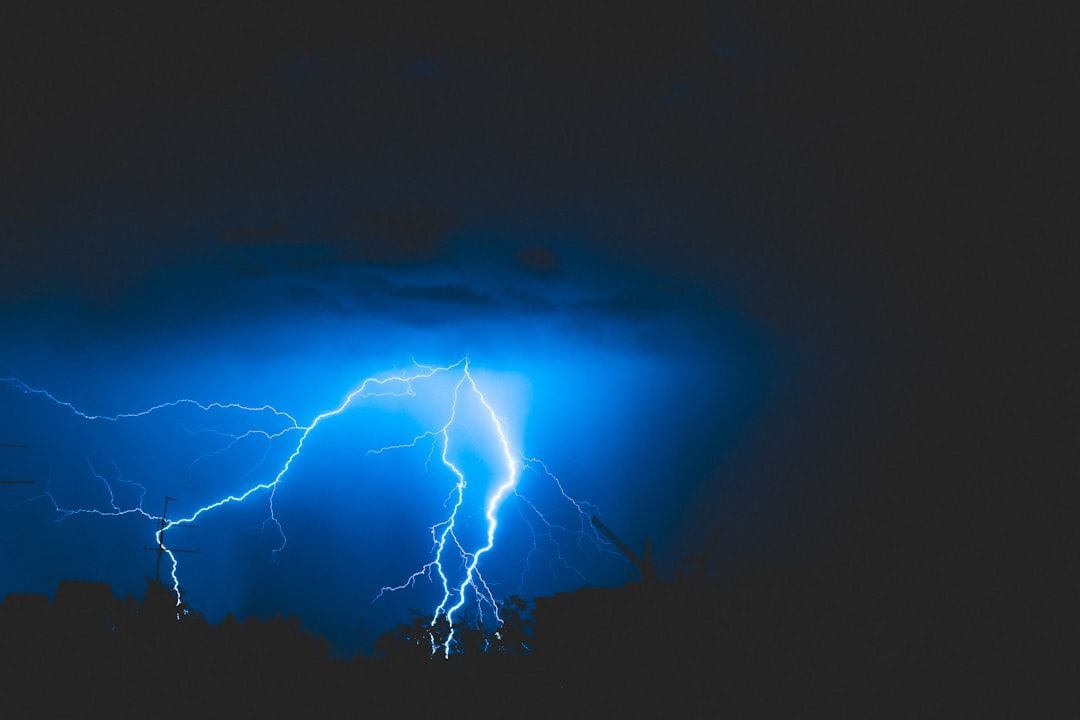 Did you know that a lightning bolt is 5 times hotter than the sun's surface? That's over 30000 Kelvin! #ScienceFacts #MindBlowing #facts