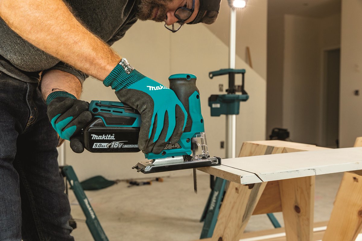 The Makita 18V LXT® Jig Saw (XVJ05Z) combines precision and power with the efficiency of a brushless motor in a compact design. The XVJ05Z is engineered to deliver the power and performance of a corded jig saw but without the hassles of a cord. #makitausa #makitatools #makitalxt