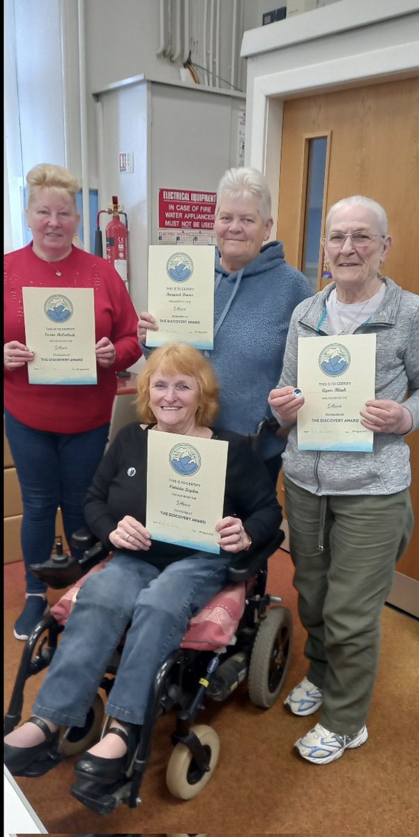 A massive congratulations to our Harthill Wanderers : Susan, Pat, Margaret and Agnes on completing their Silver Discovery Award!! 

Your hard work and commitment has most definitely paid off. Well done! 👏🏽👏🏽👏🏽

#becauseofCLD #adultlearningmatters #DiscoveryAward