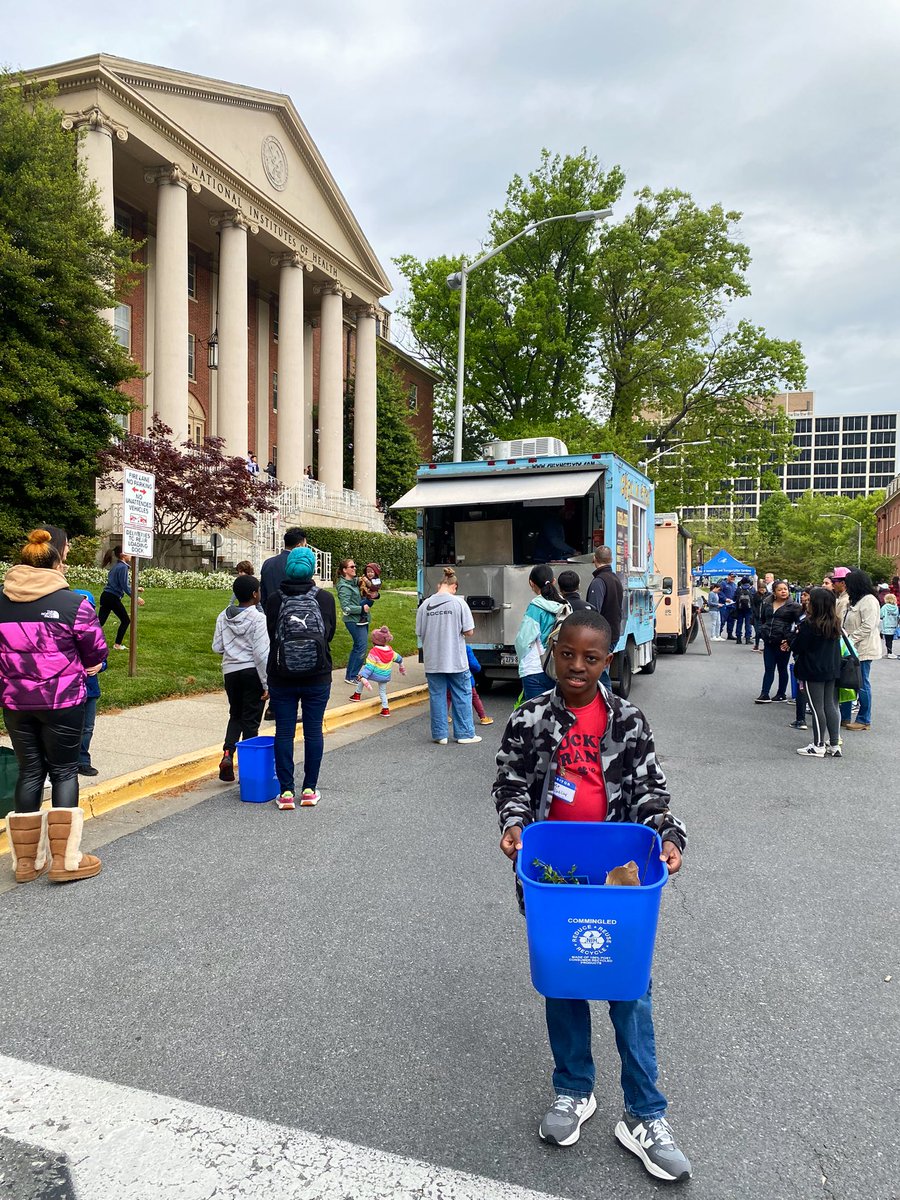 laura_boykin's tweet image. Continuing our tradition #tyctwd @NIH 

Learning ASL, importance of social work in the clinic and of course enjoying the earth day 🌎 exhibits.