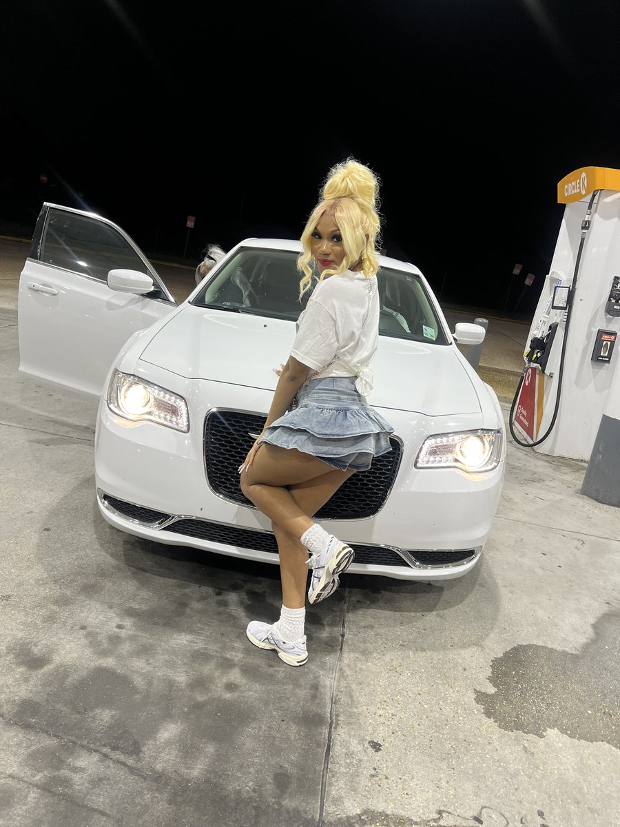 luvvneshaa's tweet photo. yeah , I’m THAT bitch 💋. https://t.co/L68Qx8D0I1