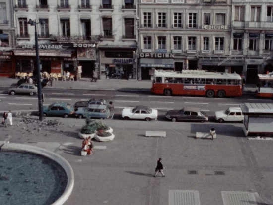 La plateforme @LaCinetek programme les films de Claudia von Alemann, dont son beau Voyage à Lyon, restauré en 2018 par la réalisatrice et la Deutsche Kinemathek, avec le soutien de l'Institut Lumière. Une pépite à découvrir !