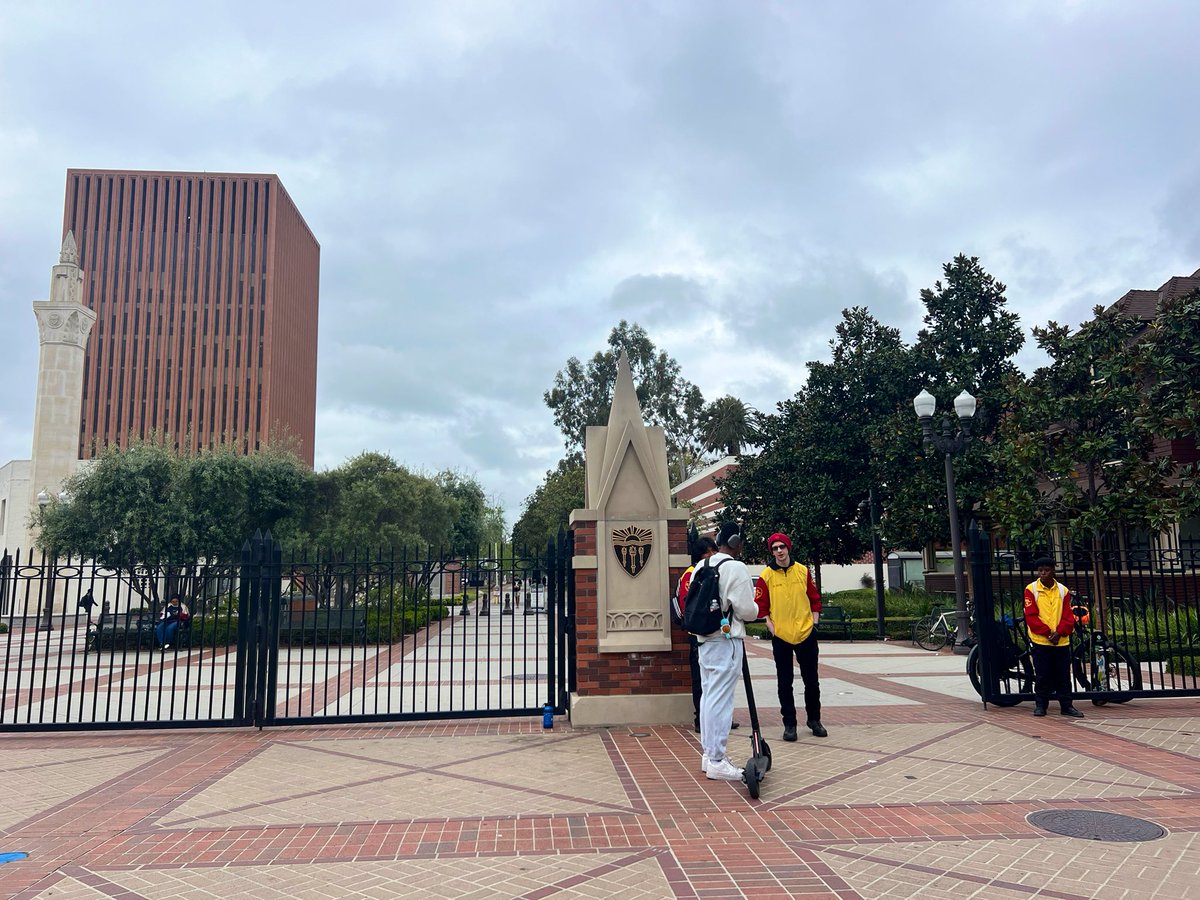 DEVELOPING: USC campus remains closed. Only students and faculty allowed in, protest activity shut down last night. LAPD patrolling. Heading to UCLA now where a new pro/Palestine encampment popped up this morning. @NewsNation