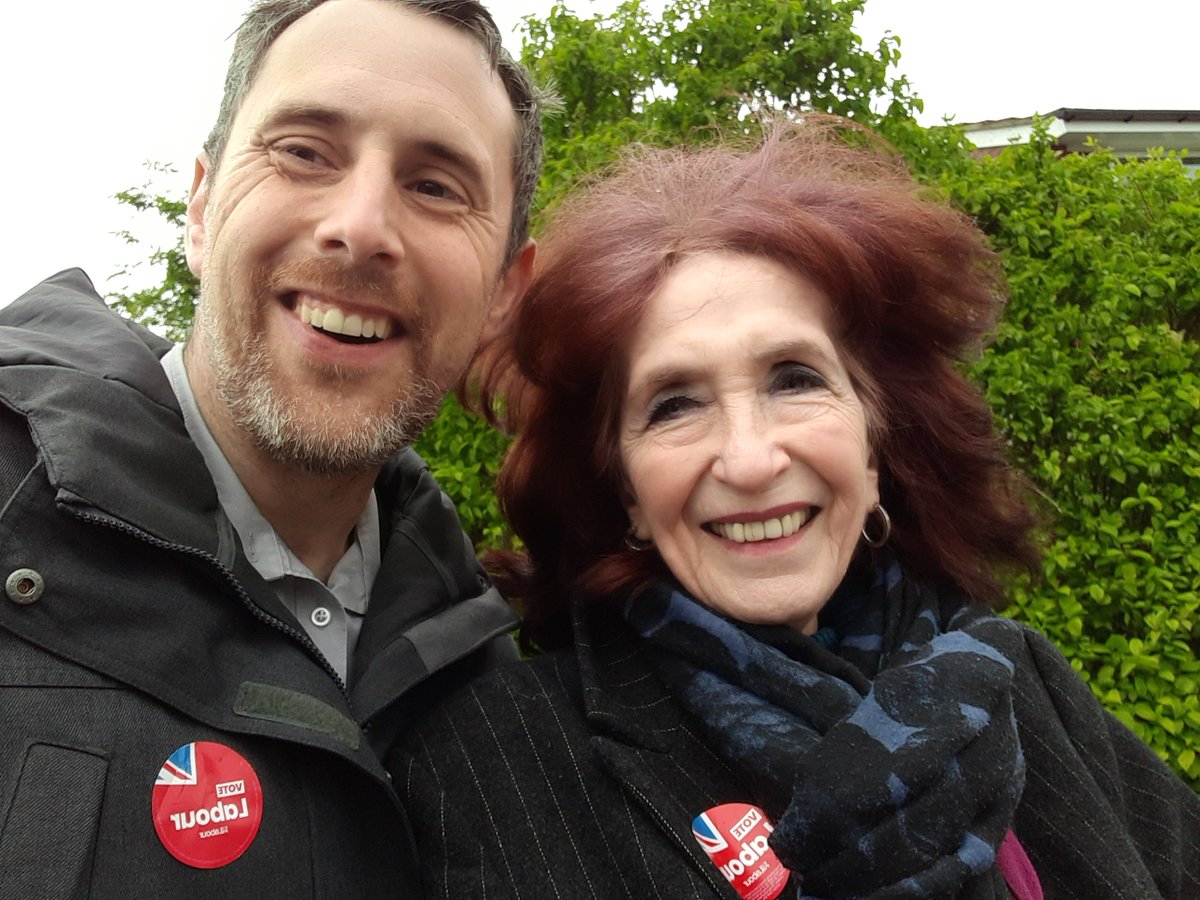 Second #labourdoorstep of the day in Sumners and Kingsmoor ward. Big shout out to Linda for all her help in this campaign! #itstimeforchange #VoteLabour @harlowlabour