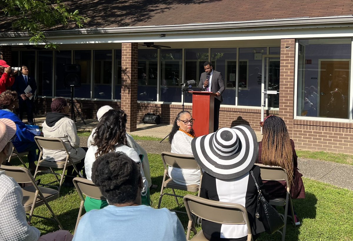 Today, we celebrated @ElderServeInc’s reopening. Caring for our seniors is vital and I'm grateful for everyone involved. We're committed to creating a safer, stronger and healthier Louisville, ensuring every single person - including our seniors - have the resources they deserve.