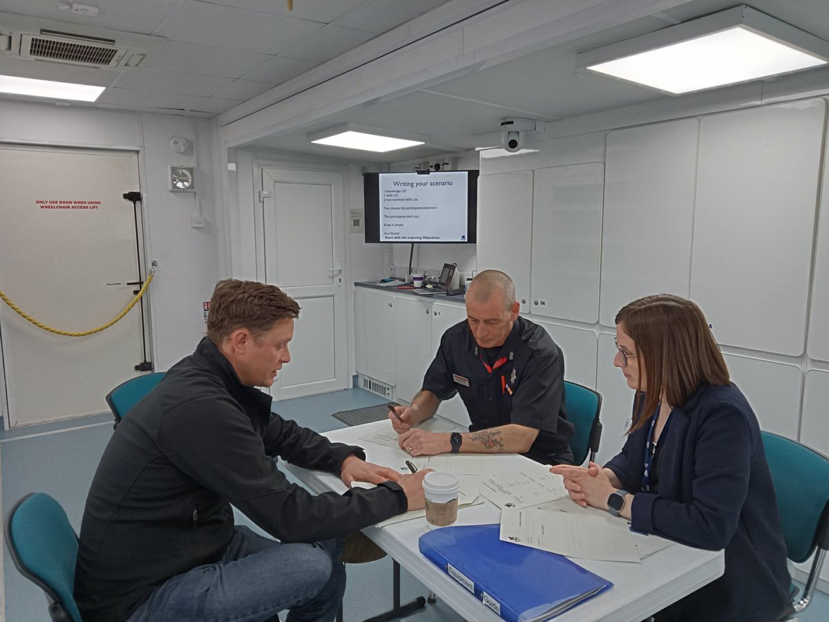 Good to be back at @NHSForthValley with the Mobile Skills Unit Faculty Development course. Great first day of MSU Orientation, setting up manikins, intro to learning objectives and designing scenarios. #MultiProfessionalTraining 🥳 @NHS_Education @scotsimcentre