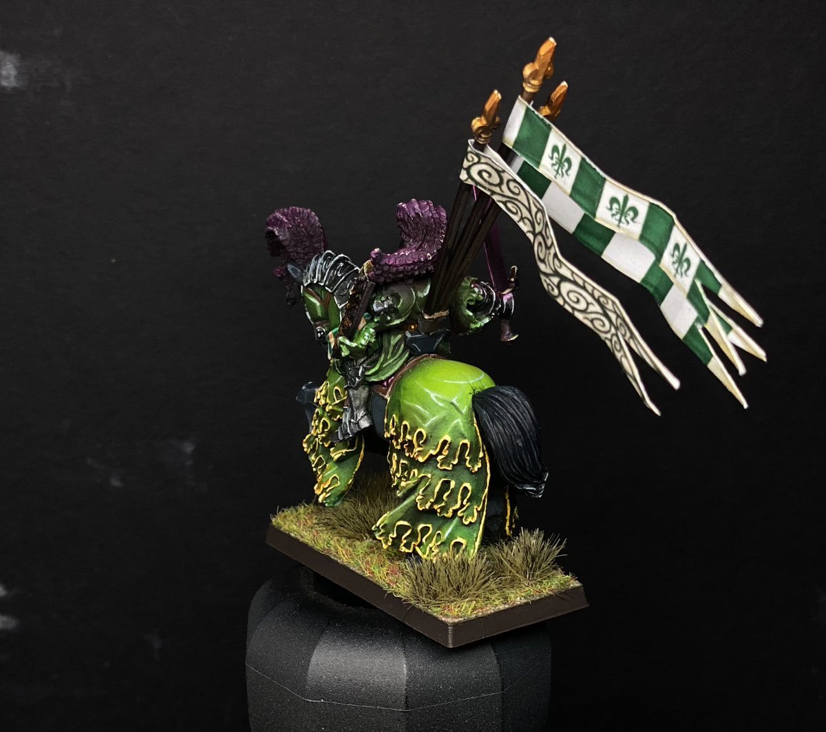 Tras disfrutar lo indecible con esta leyenda hecha miniatura, puedo decir que he acabado al Caballero Verde.

#WarhammerCommunity #warhammer #paintingwarhammer #paintingminiatures