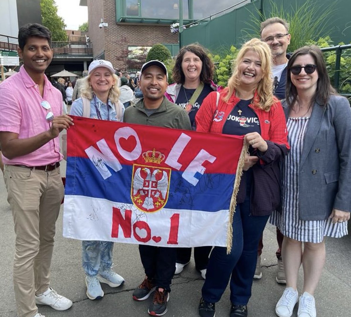 ToniNicfam's tweet image. Happy #NoleFamDay ❤️

To all the amazing people I have met through #NoleFam you are all beautiful 
Thank you ⁦@DjokerNole⁩ for being who you are. You have made so many special memories for me with wonderful people 
Cheers god bless and here’s to many more #NoleFamDay