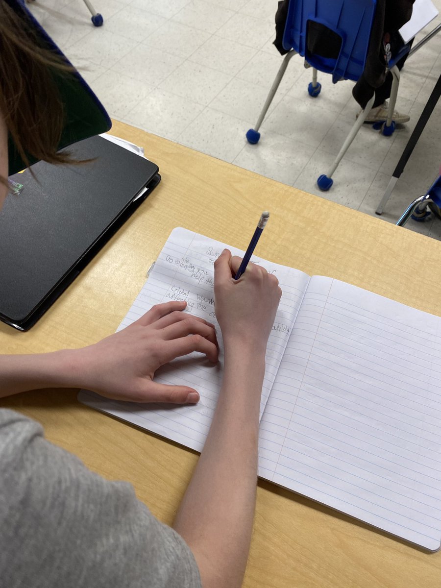 Ms_S78_LDSB's tweet photo. We are challenging ourselves today by creating different sentence types with specific words. Lots of discussions around possible examples and using our morphology skills. #TWR @LITLearningLDSB @JoFergusonLDSB https://t.co/9KXfyZQ7vz