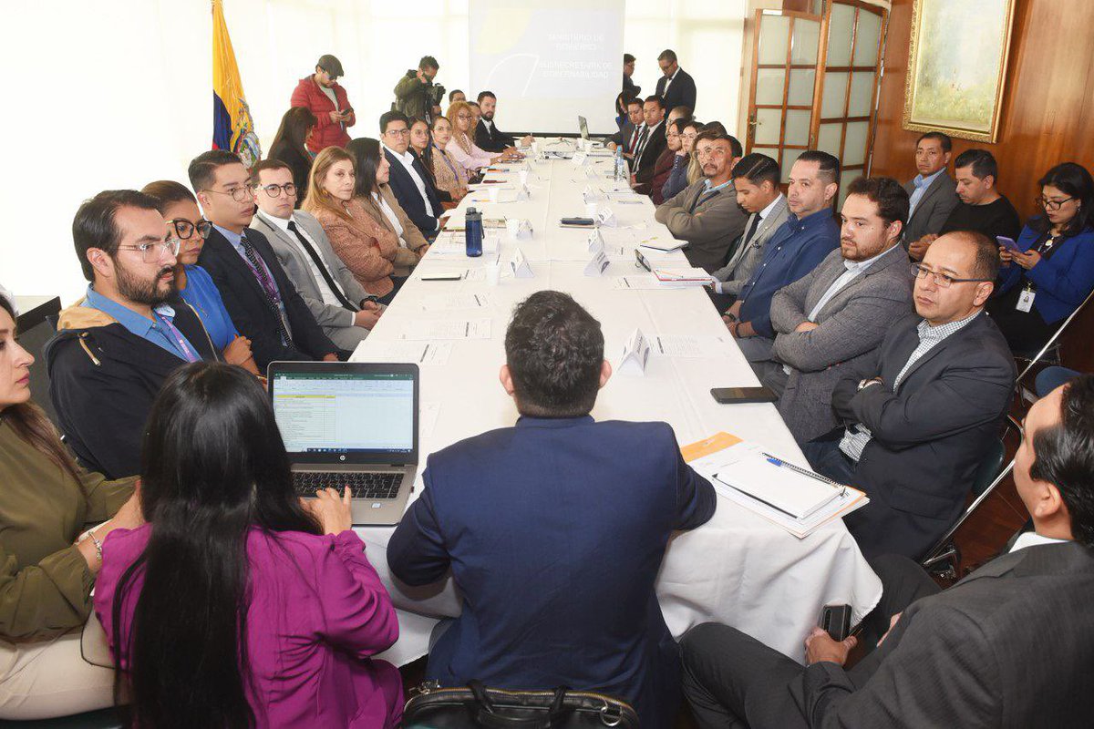 🤝 ¡Avanzamos trabajando en conjunto con otras instituciones! El @MinGobiernoEc lidera la cuarta comisión provincial de Pichincha para revisar los avances, compromisos y planes de respuesta que mantienen activa la gestión en territorio en beneficio de los más vulnerables.