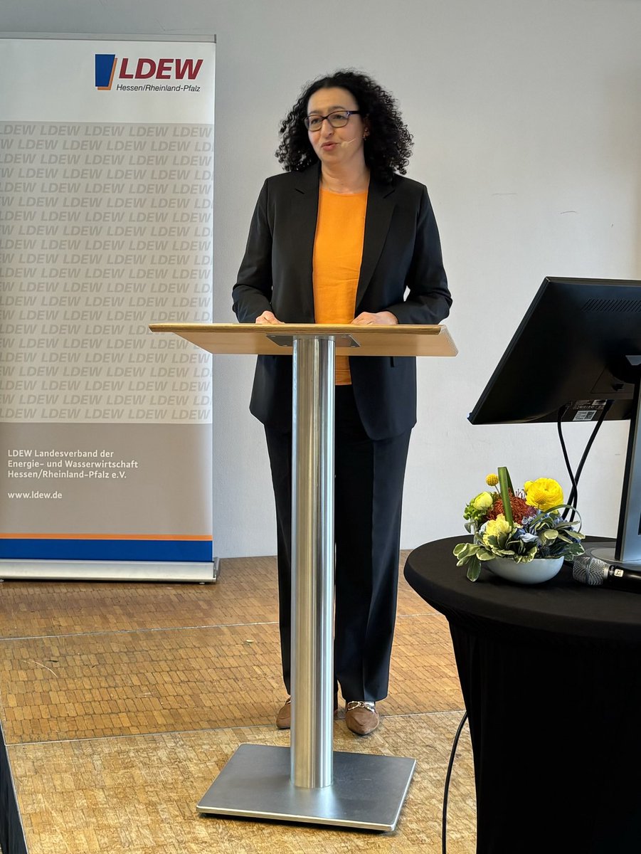 LDEW Hessen/Rheinland-Pfalz (@ldew_ev) on Twitter photo Prof. Dr. Lamia Messari-Becker, Staatssekretärin im <a href="/WirtschaftHE/">Wirtschaft Hessen</a> stellt „Das klimaneutrale Energiesystem der Zukunft in Hessen“ vor. #GiM Prof. Dr. Lamia Messari-Becker, Staatssekretärin im <a href="/WirtschaftHE/">Wirtschaft Hessen</a> stellt „Das klimaneutrale Energiesystem der Zukunft in Hessen“ vor. #GiM