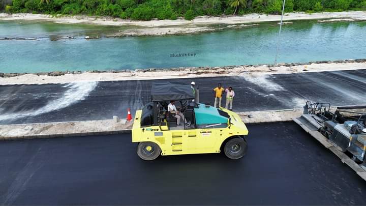 Addu ge mulhi moonu mathi badhalhu kollan Raees @ibusolih sarukaarun fattafaivaa Addu hankeda bridge aky addu tharaggee ge maguthah hulhuvaidhevvi, dhuruvisni vadaigannavaa,mashoor ah marhaba dhannavan. Raees @ibusolih ah