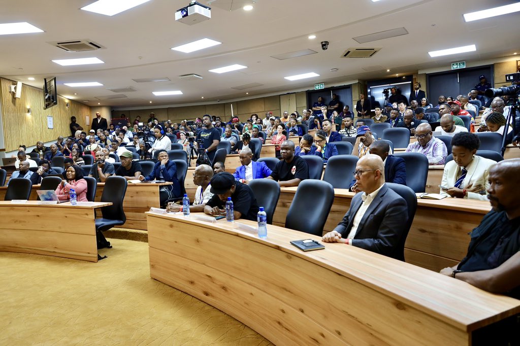 [IN PICTURES]: President @Julius_S_Malema in a dialogue with Scholarly Community at Wits. The president says democracy that is not managed can be anarchy.
