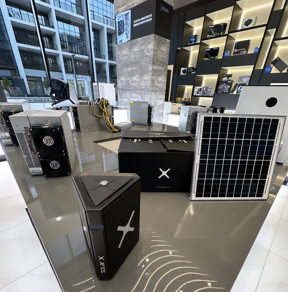 SolarX miner meets the OG of crypto! 🚀
Exciting news: Soon, you'll be able to buy SolarX miners at every store of CryptoMining.