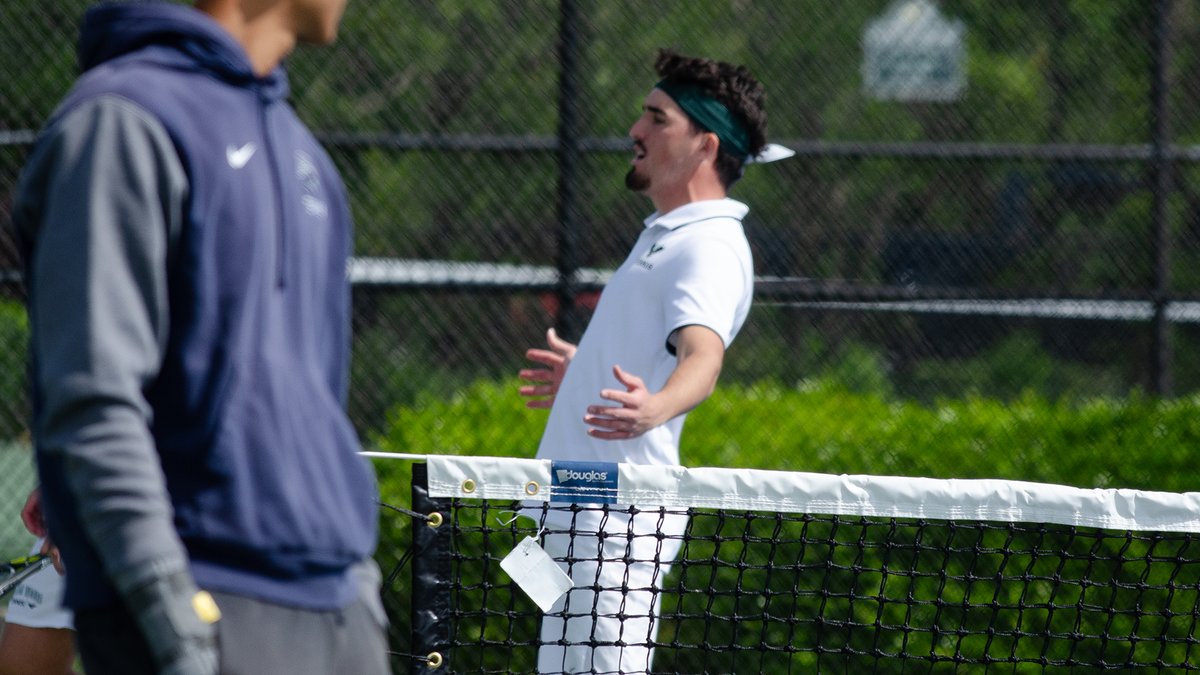 On to singles! Andres De Los Rios Kolejewska with the soft touch to clinch the doubles point for @wwuowlsTEN! @WilliamWoodsU leads @MBUAthletics in the @AMCSports/@HeartSportsNews/@Sooner_Athletic men's championship 1-0. #TalonsUp