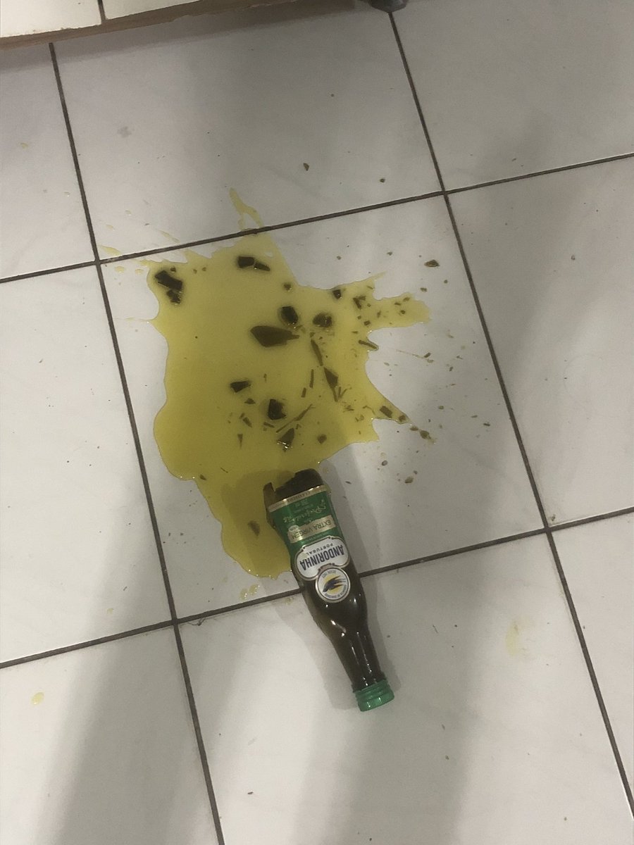 erasvermore's tweet image. acabei de deixar 50 reais cair no chão