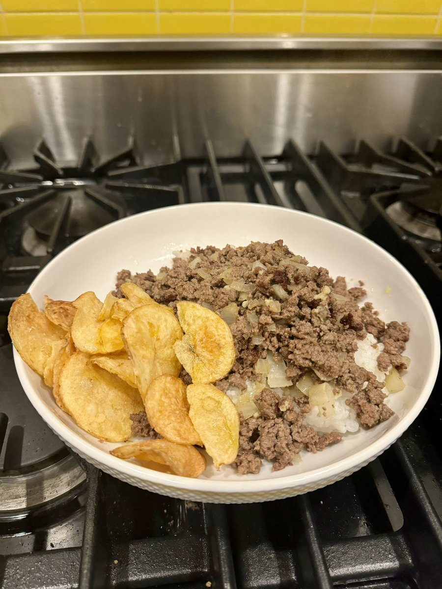 rosieschips's tweet photo. “Slop Bowl”

- Ground beef
- White rice
- Onion/garlic
- Rosie’s Chips (OVOO drizzle) https://t.co/2ySwc5ubL7