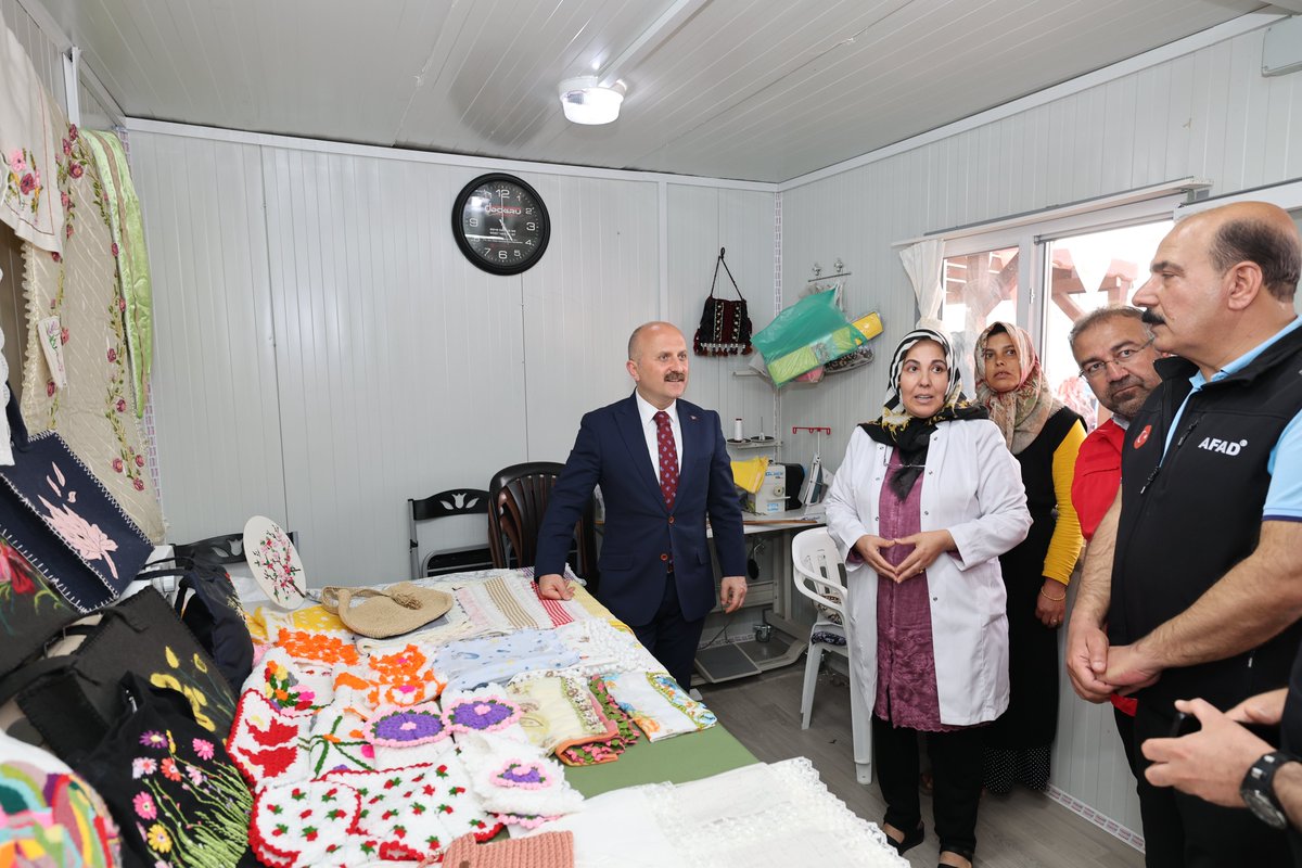 📍K-11 Konteyner Kent Kadın Kültür Evi

İlimiz merkez K-11 Konteyner Kenti bünyesinde AFAD tarafından oluşturulan Kadın Kültür Evi’nin açılışı Valimiz Sayın <a href="/DrOsmanVarol/">Dr Osman Varol</a>'un katılımlarıyla hizmete sunuldu.

Açılış sonrası Valimiz, K-11 Konteyner Kentte misafir edilen kadınlarla