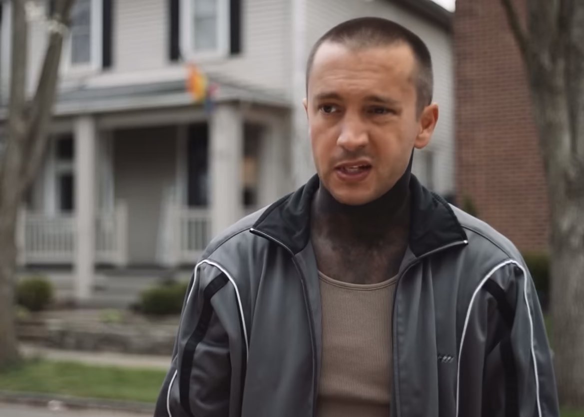 blurrywallows's tweet image. backslide de twenty one pilots: una canción que habla sobre la recaída y sobre estar en un ciclo que no puedes romper por más que lo intentas .  Aunque no quieres fallar, las cosas siguen sucediendo de la misma forma o aparecen nuevos problemas.