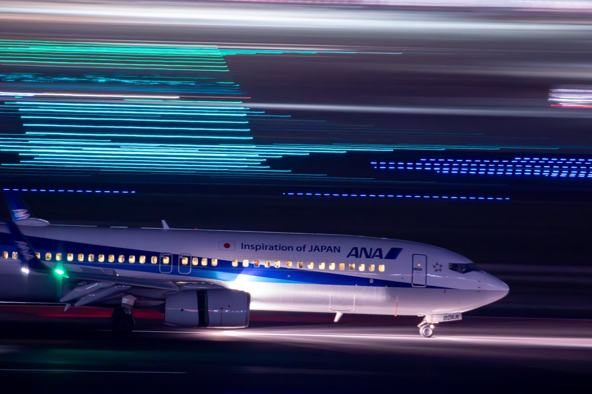 Tokyo International Airport
HND/RJTT

All Nippon Airways (NH/ANA)
Boeing B737-881 (B738)

1/4sec F6.3
Handheld shooting

#全日空 #AllNipponAirways
#flyANA
#スローシャッター
#流し撮り
#夜の流し撮り
