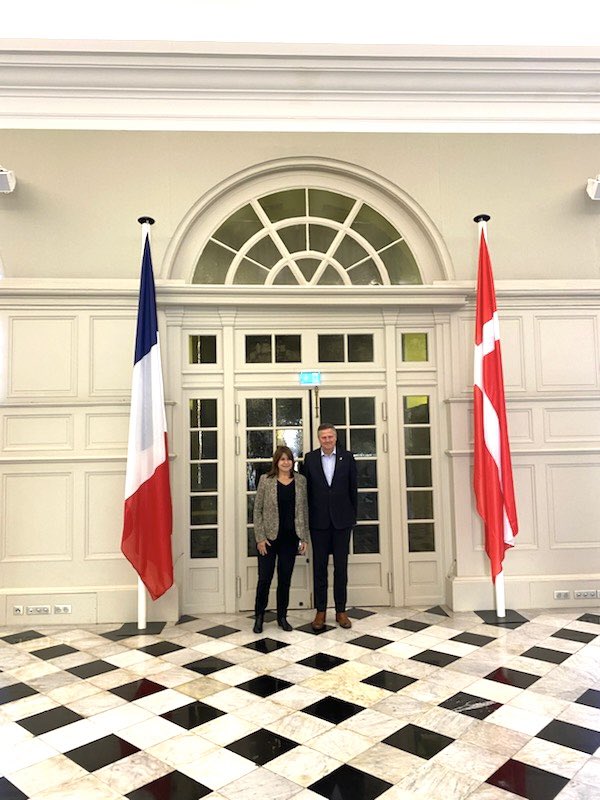 A Marseille. Merci Mme la Maire Adjointe <a href="/MicheleRubirola/">Michèle Rubirola</a> . Réunion très agréable sur les défis communs, transition verte, mobilité, santé, affaires sociales. <a href="/marseille/">Ville de Marseille</a>