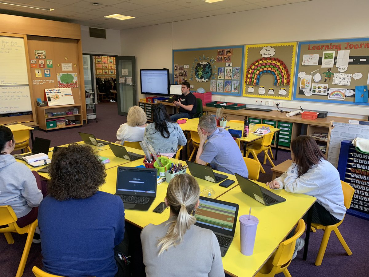 Final @texthelp session for today @EkVincents. Staff training this time and the favourite functions were the “simplify” and “check it” functions to support independent learning as well as the “translate” function to support EAL learners. #itsslc @SLCDigitalEd @SLCLiteracy