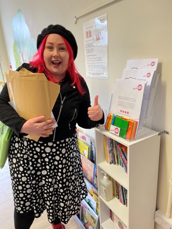 We loved delivering Revoluton Associate Mary Hearne's creative wellbeing worksheets to GP surgeries across Luton as part of her project Carers Create. Let us know if you spot her work in your local waiting room! 

#RevolutonAssociate #CarersCreate #CreativeWellbeing #Luton