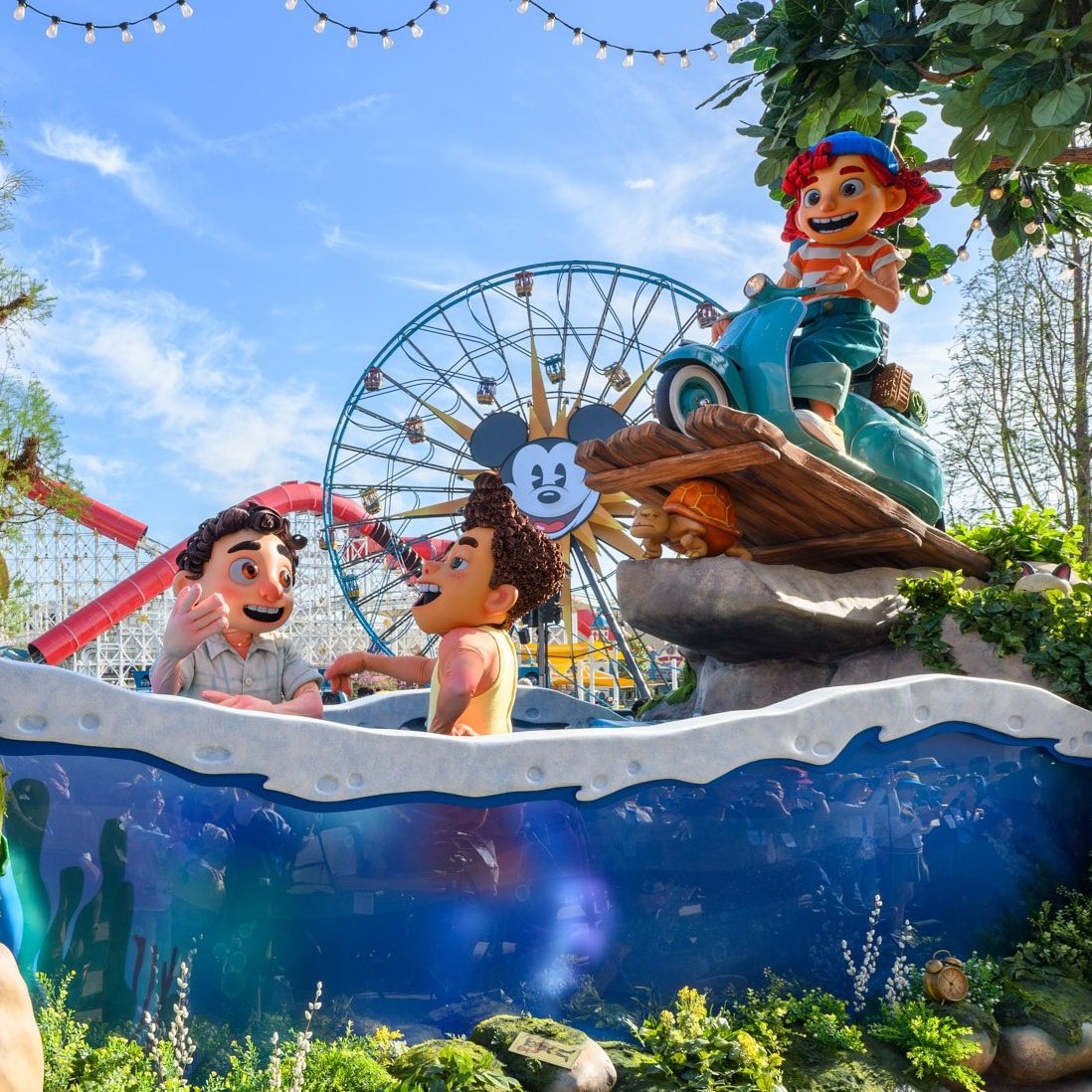 DisneyAPromos's tweet photo. Luca, Alberto, and Giulia at Disney California Adventure ❤️ #PixarFest https://t.co/OLfA7vibDz