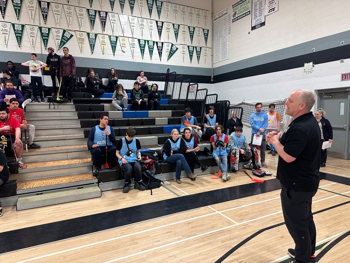 Today our @6Nrps @NiagRegPolice (2 District CORE) attended the @SOOntario Floor Ball tournament hosted by @LakeshoreCHS in @PortColborne. Our officers cheered the Athletes on as they competed. @torchrunontario #choosetoinclude
