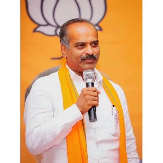 EshaSanju15's tweet image. Good evening all ☺️

For the betterment, safety, and development of Bengaluru city, kindly press 🪷 in the EVM machine.

𝗡𝗼𝘁𝗲 𝟭: 𝗙𝗼𝗹𝗹𝗼𝘄 𝘁𝗵𝗲 𝘀𝗮𝗺𝗲 𝘀𝘂𝗶𝘁 𝗶𝗻 𝗼𝘁𝗵𝗲𝗿 𝗽𝗮𝗿𝘁𝘀 𝗼𝗳 #𝗞𝗮𝗿𝗻𝗮𝘁𝗮𝗸𝗮 𝘁𝗼𝗼.

𝗡𝗼𝘁𝗲 𝟮: 𝗣𝗹𝗲𝗮𝘀𝗲 𝘀𝘁𝗲𝗽 𝗼𝘂𝘁 𝗼𝗳