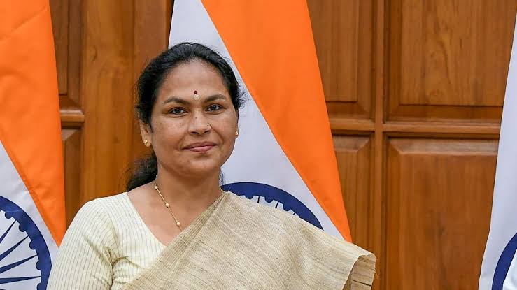 EshaSanju15's tweet image. Good evening all ☺️

For the betterment, safety, and development of Bengaluru city, kindly press 🪷 in the EVM machine.

𝗡𝗼𝘁𝗲 𝟭: 𝗙𝗼𝗹𝗹𝗼𝘄 𝘁𝗵𝗲 𝘀𝗮𝗺𝗲 𝘀𝘂𝗶𝘁 𝗶𝗻 𝗼𝘁𝗵𝗲𝗿 𝗽𝗮𝗿𝘁𝘀 𝗼𝗳 #𝗞𝗮𝗿𝗻𝗮𝘁𝗮𝗸𝗮 𝘁𝗼𝗼.

𝗡𝗼𝘁𝗲 𝟮: 𝗣𝗹𝗲𝗮𝘀𝗲 𝘀𝘁𝗲𝗽 𝗼𝘂𝘁 𝗼𝗳