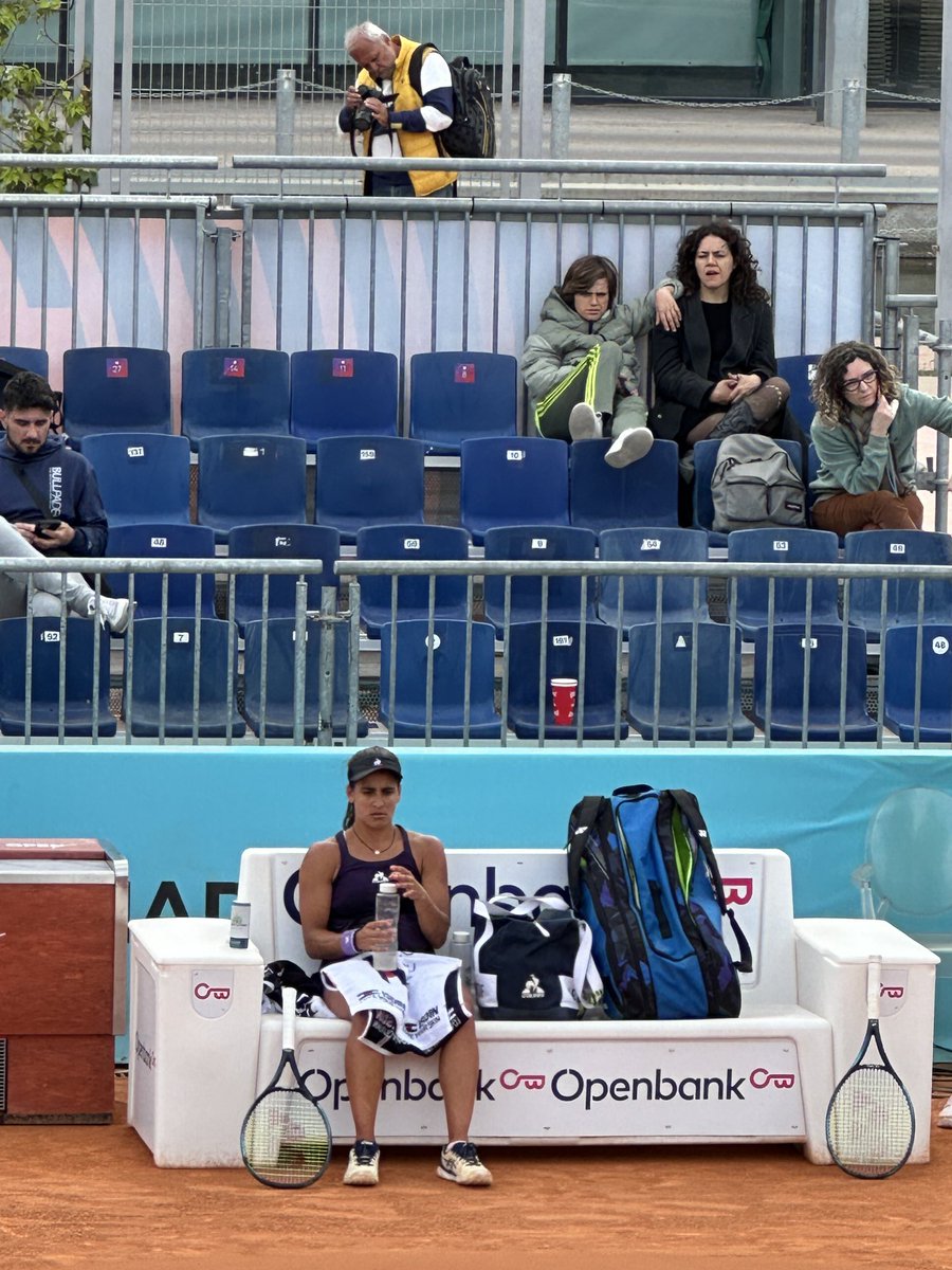 Para mis amigos y seguidores argentinos: Lourdes Carlé ya ganó el primer set frente a la rusa Veronika Kudermetova en la cancha de Madrid!!!