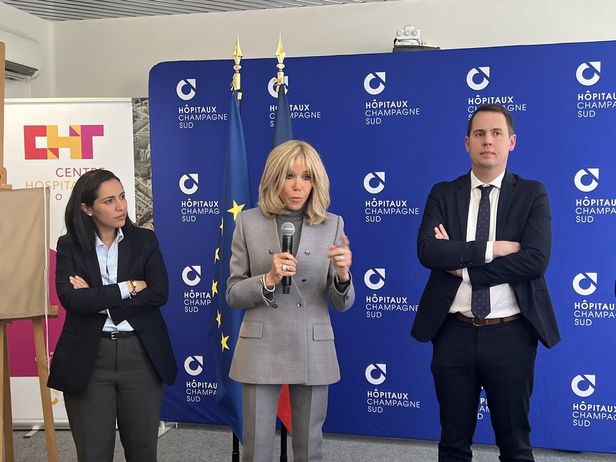 Visite de Brigitte Macron, présidente @FondHopitaux au centre hospitalier de #Troyes pour inaugurer l’UAPED, dédié à la prise en charge globale d’enfants victimes de violence. Avec la ministre déléguée à la famille @sarahelhairy #Aube