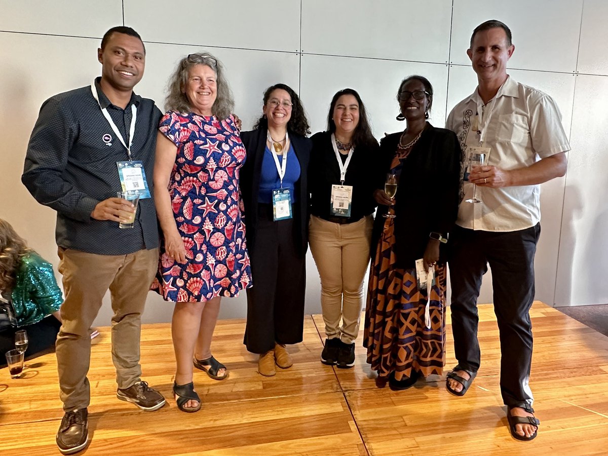 fe_terra's tweet photo. Thrilled about the @UNOceanDecade Conference! Glad to meet #MSP practitioners, #ILK experts, #communications specialists &amp; reconnect with old friends.
Barcelona Statement calls for weaving diverse #knowledge systems in #ocean planning, management and conservation. Let's do it!
🌎 https://t.co/kUaP1TYtGP