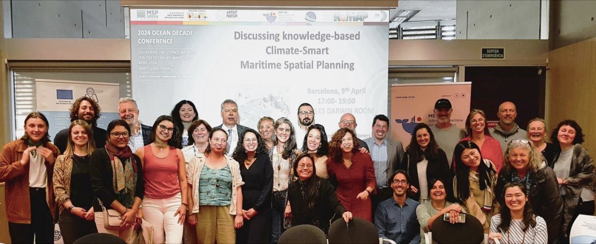 fe_terra's tweet photo. Thrilled about the @UNOceanDecade Conference! Glad to meet #MSP practitioners, #ILK experts, #communications specialists &amp; reconnect with old friends.
Barcelona Statement calls for weaving diverse #knowledge systems in #ocean planning, management and conservation. Let's do it!
🌎 https://t.co/kUaP1TYtGP