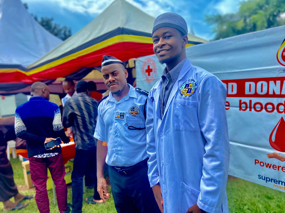 ssenfukamalik's tweet photo. Sadr Sahib participated in  Tabligh interaction with students of Mbarara University..

Later on, Sadr Sahib joined  the team to donate Blood as per the crucial activities held at Peace outreach in Mbarara University

Love For All Hatred for None
#Peaceoutreach #MUSTExhibition https://t.co/dCHiNAAO3K