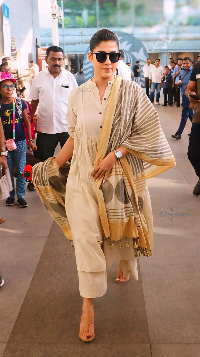 . #LadySuperstar #Nayanthara
 Arrives in Mumbai..😍✨❤️