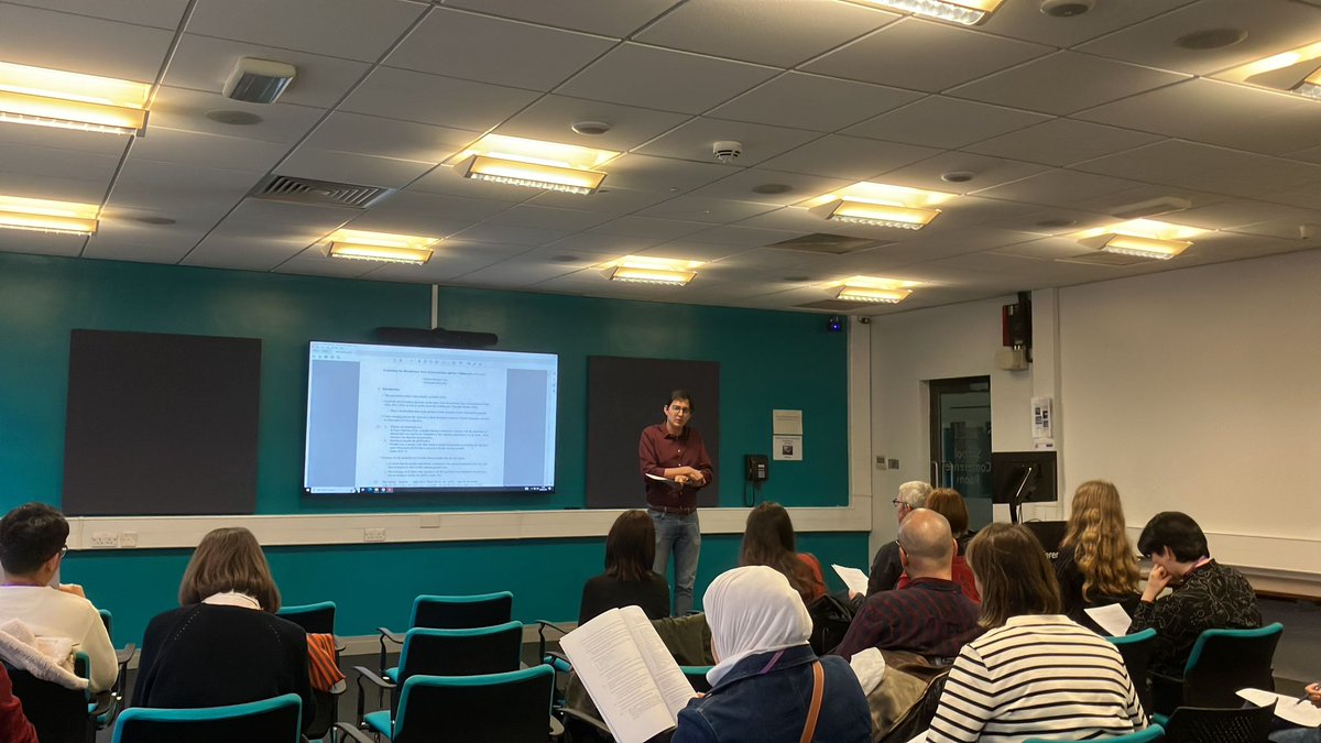 Our second plenary talk today is given by Gabriel Martinez Vera with "Examining the illocutionary force of presentation and the Collaborative Principle" 👏👏