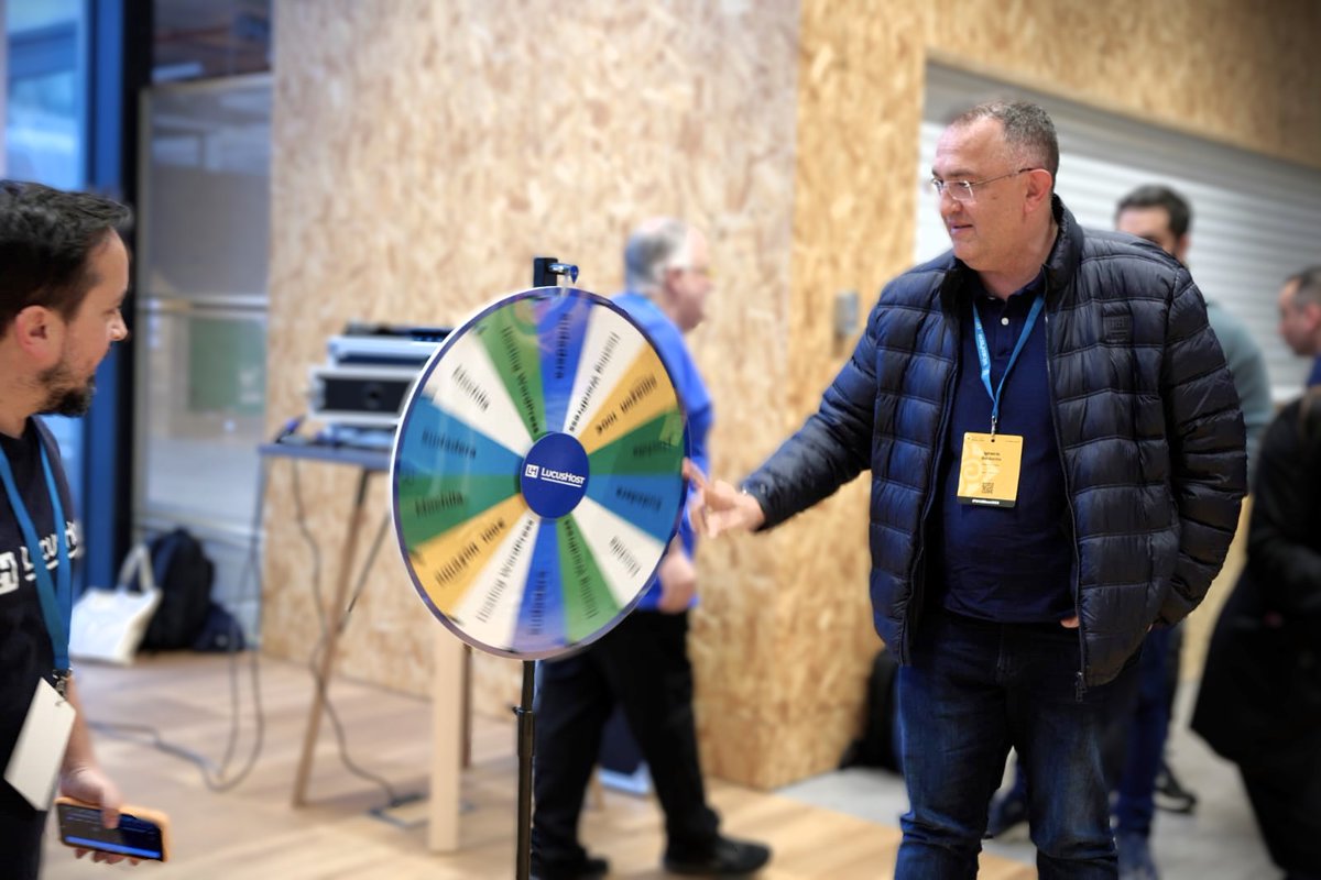 IgnacioBaldanta's tweet photo. En la #WordCamp de @WCBilbao #WCBilbao2024 Esa noche giro la ruleta de la fortuna y me toco el mejor premio 🤑gracias a @LucusHost
Fue un placer conocer a  Jaime @jaimegarmar_  y  Jonathan @JonthMP . Os escuchare en el podcast Café de  Lucus. https://t.co/qvo8qK8YCe
