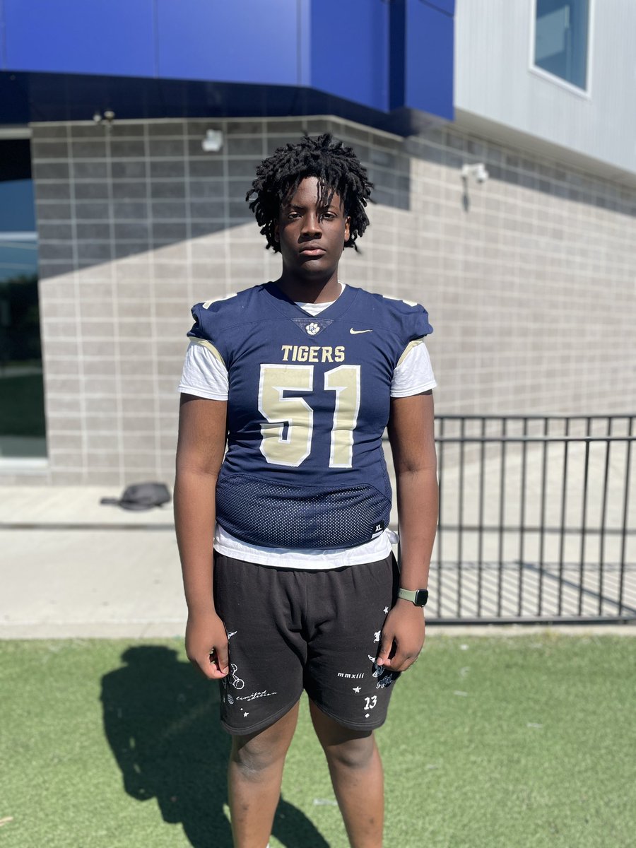 Get to know 2027 OT Joshua Sam Epelle. 6’8 320-pounds. Already holds an offer from Auburn with many more on the way. 15-year old young lineman to keep an eye on.