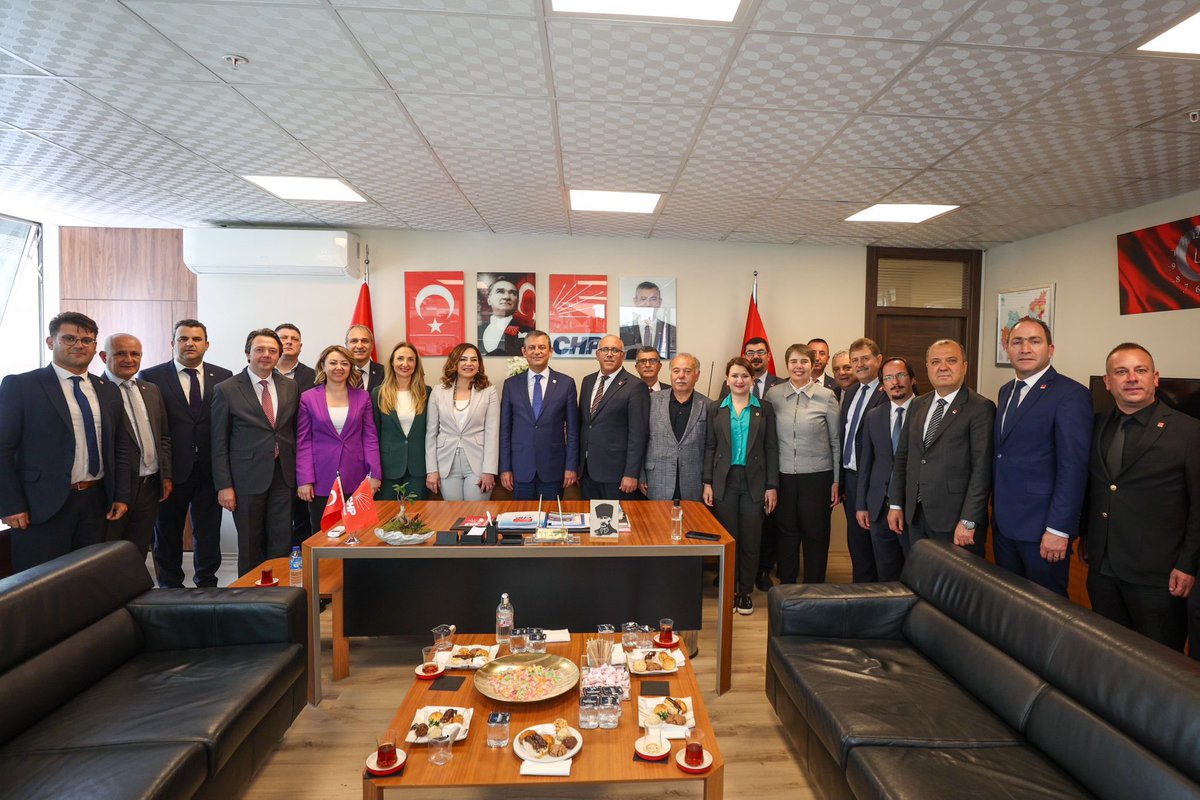 Genel Başkanımız Özgür Özel’le birlikte Tekirdağ’da İl Başkanlığımızı, Büyükşehir Belediyemizi ve Çorlu Belediye Başkanlığımızı ziyaret ettik.