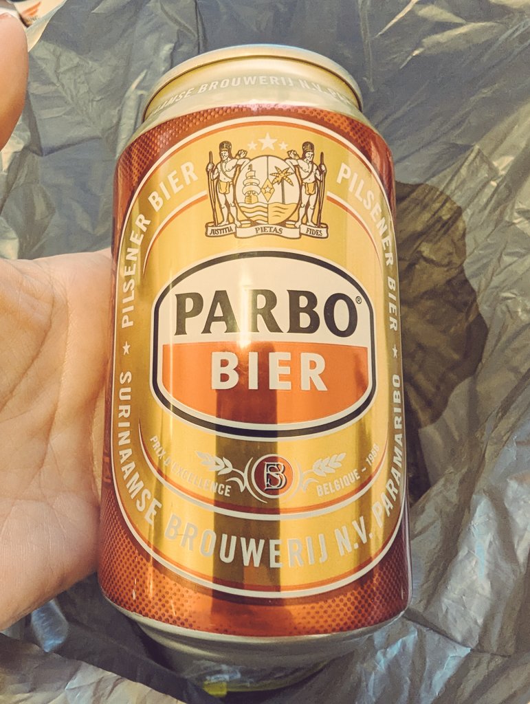 WoW 🤩

Dit is toch aardig? Een biertje uit Paramaribo en vers gedraaide samosa's. 

Ik krijg als raadslid soms wat te snoepen als dank, maar zo'n biertje op het fractiekantoor heb ik nog nooit gehad 🤩

MIJN DANK is GROOT 🙏🏼