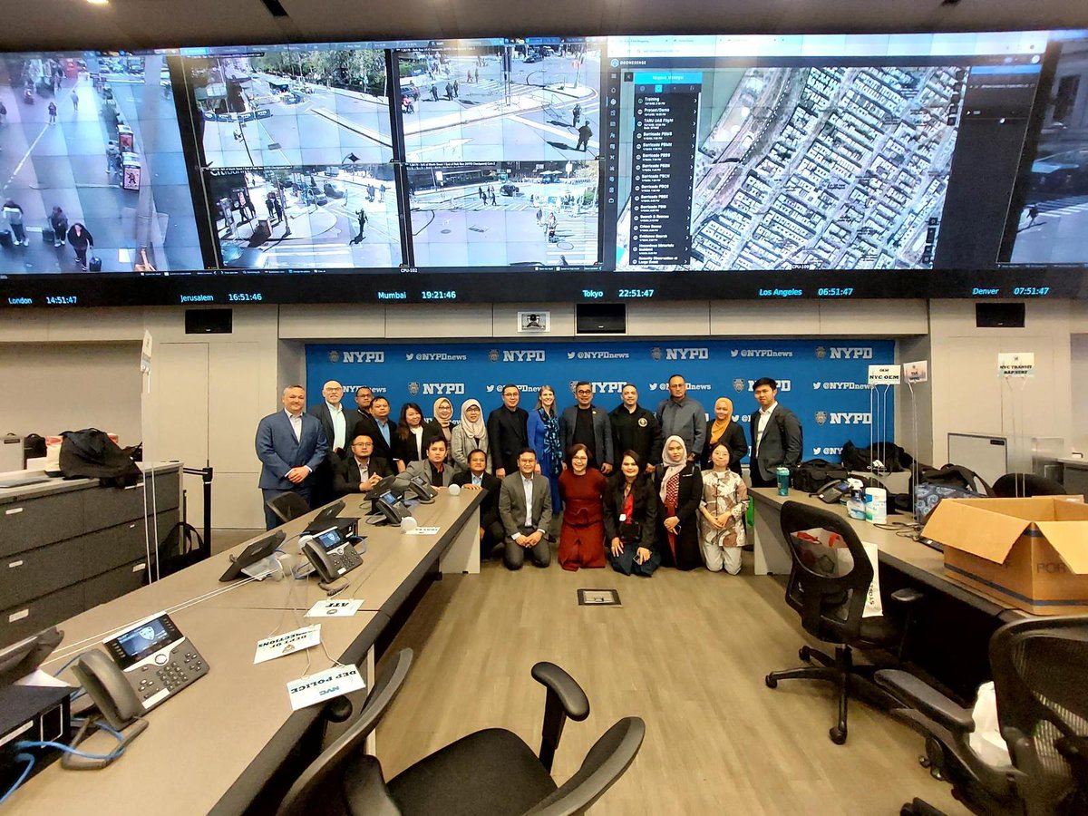 Thanks to the City of New York for hosting USTDA’s #Indonesia New Capital Smart City RTM. The delegation learned about smart city programs and innovative pilots with the @NYCOfficeofTech and saw demonstrations of 🇺🇸 tech and expertise at the @NYPDRTCC and Joint Operations Center.