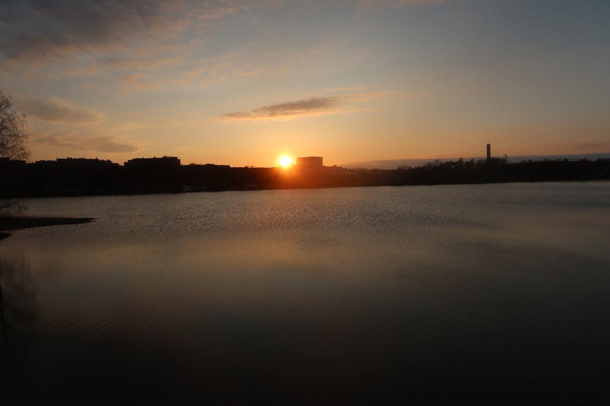 IsmoKaro's tweet image. #Töölönlahti #Ooppera #StadioninTorni #auringonlasku #sunset #Helsinki #MyHelsinki